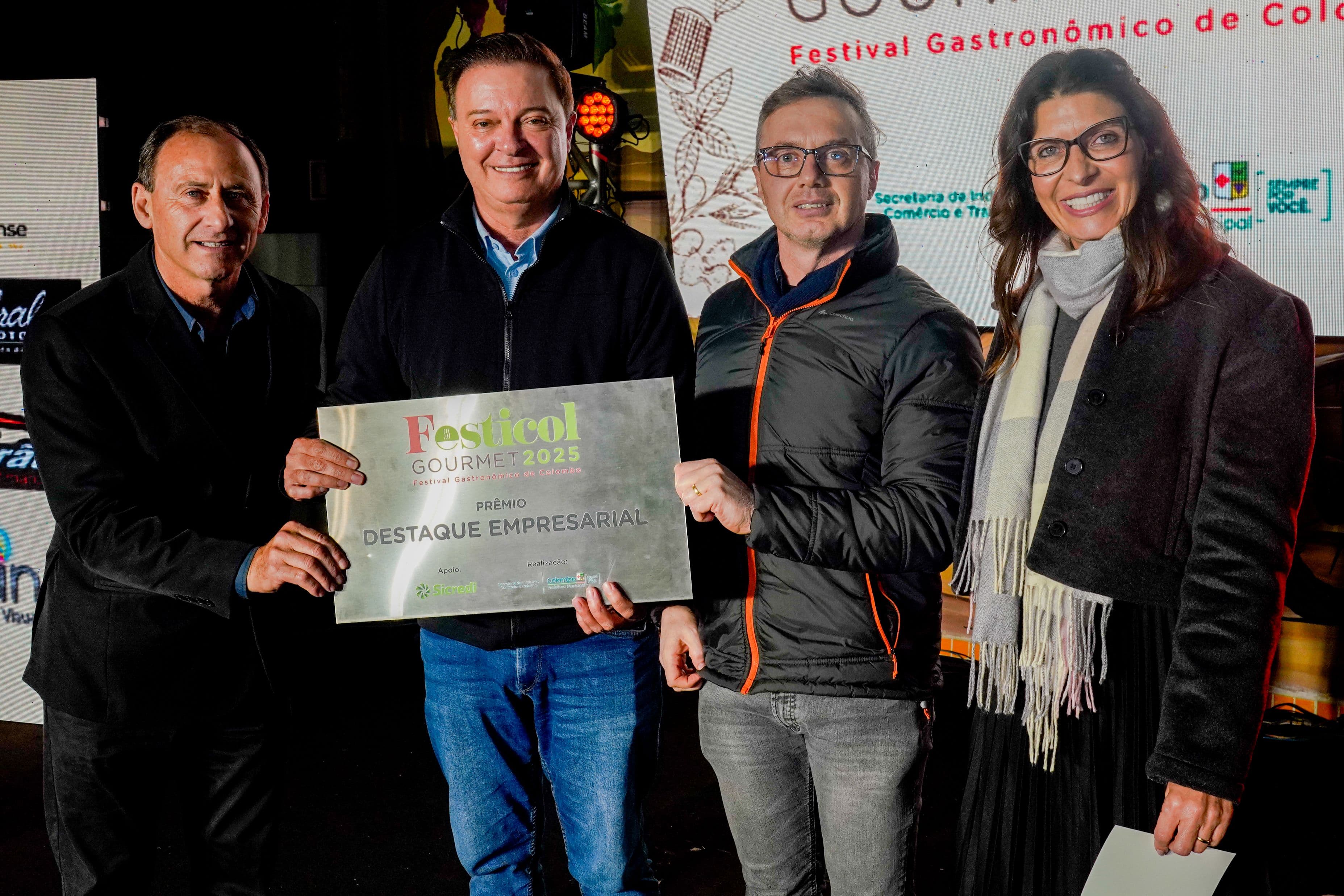 Festcol - Prefeito Helder Lazarotto participa de premiação.