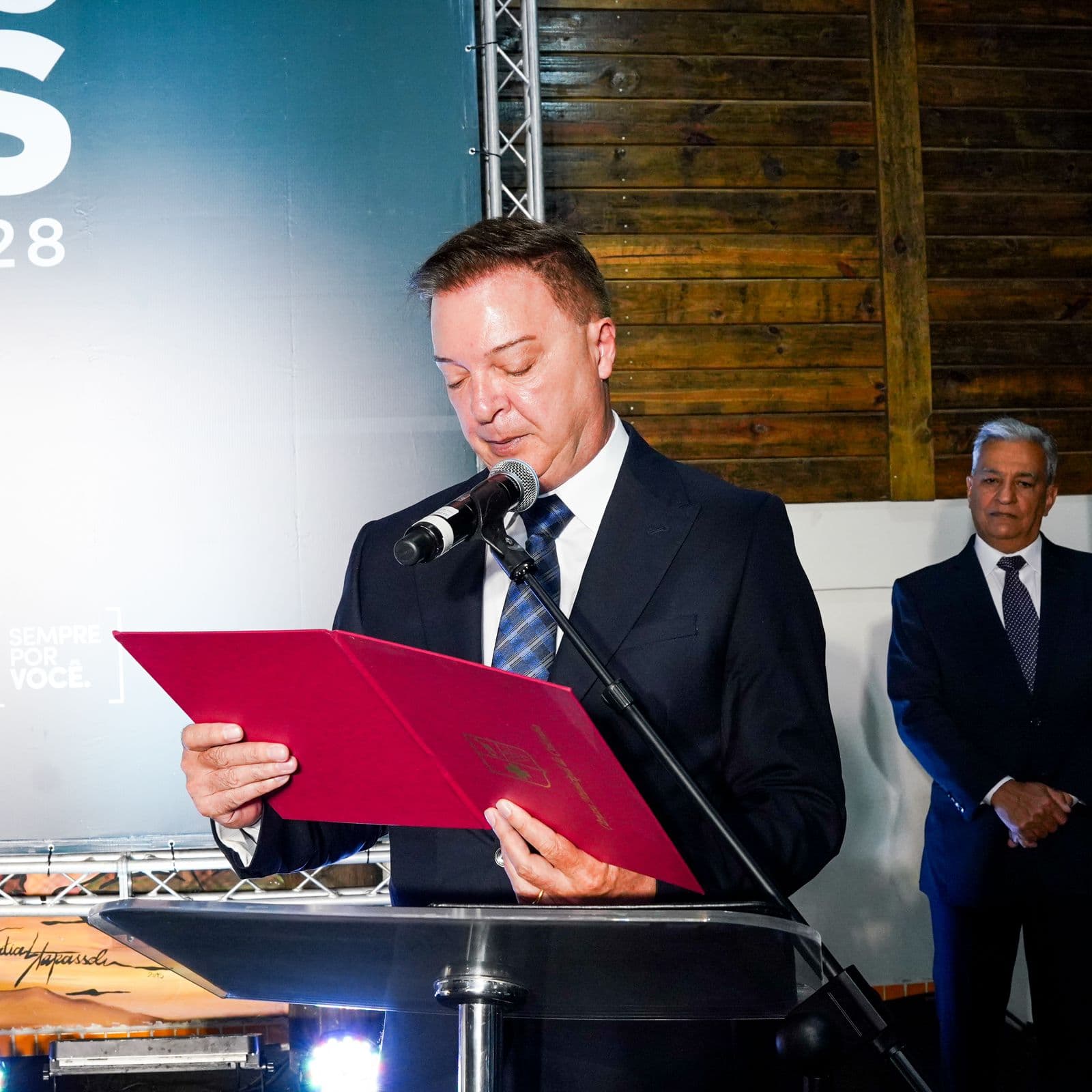 Helder Lazarotto toma posse como prefeito ao lado de vereadores e secretários para a Gestão 2025/2028