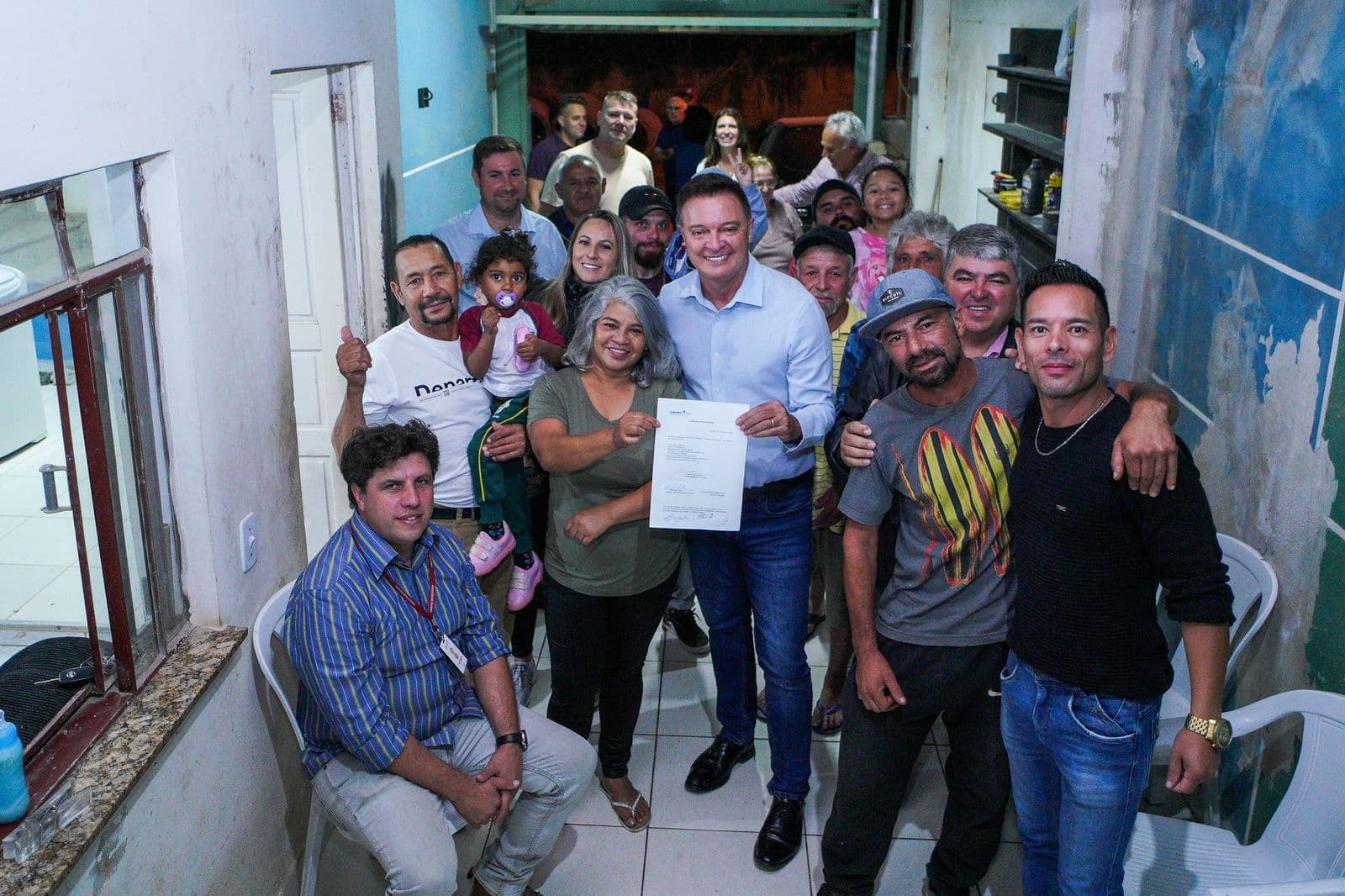 Prefeito Helder assina ordem de serviço para asfalto no  bairro Paloma.