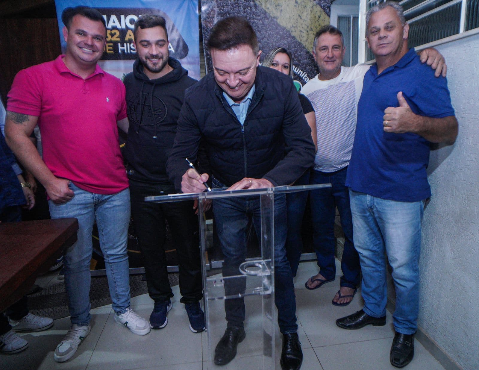 Helder Lazarotto autoriza início da pavimentação na Rua Nossa Senhora da Saúde