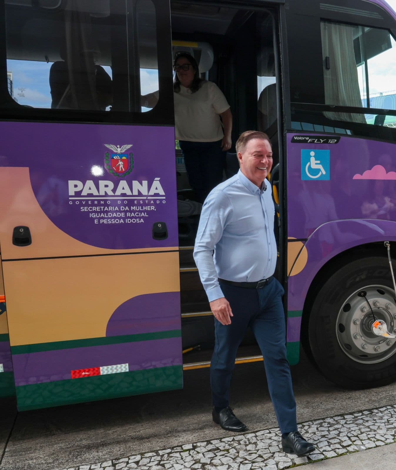 Novo ônibus reforça ações de cuidado e inclusão para a população idosa de Colombo